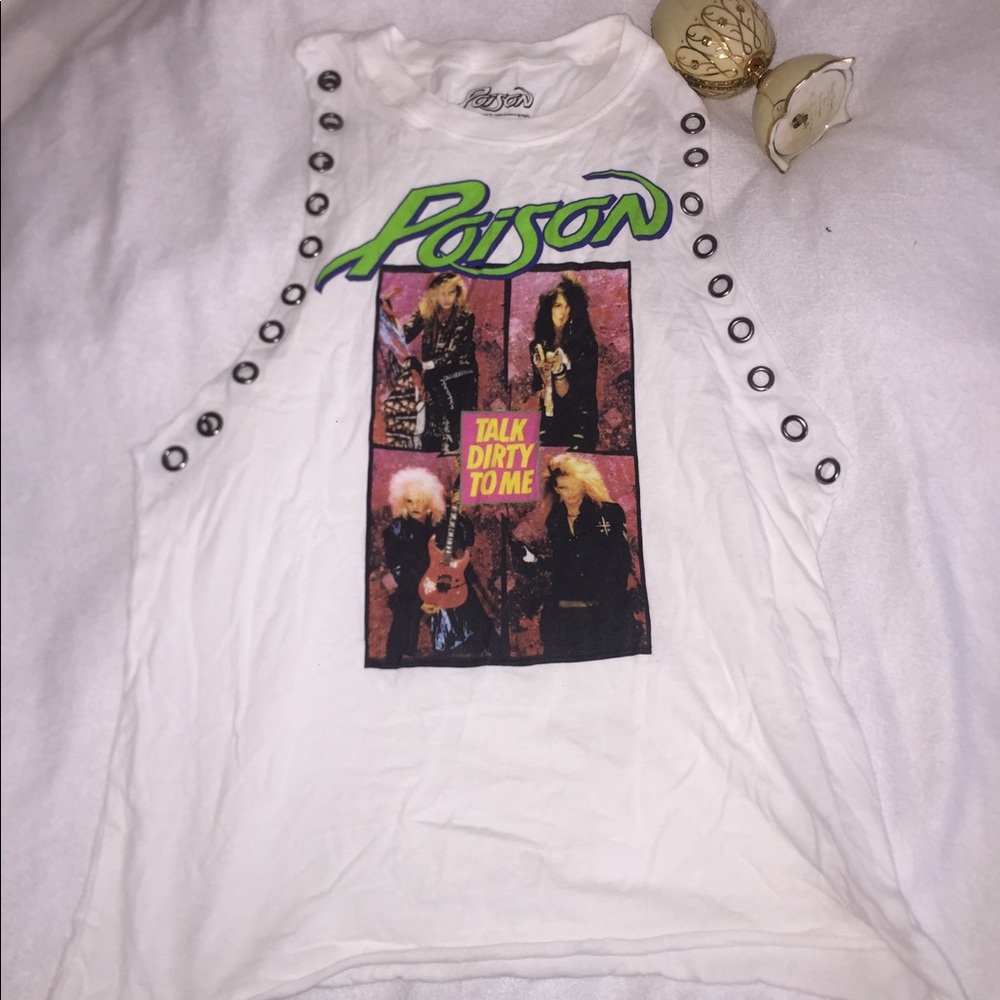 This tope is perfect for the summer .